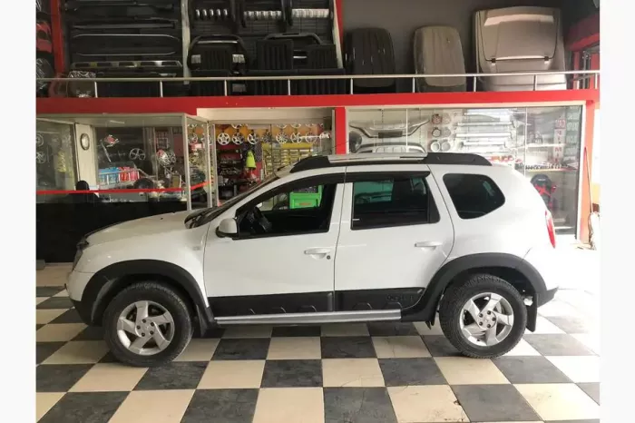 Накладки на арки гладкі (8 шт, пластикові) Dacia Duster 2008-2018 рр.