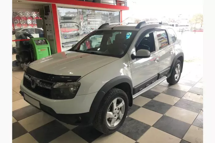 Накладки на арки гладкі (8 шт, пластикові) Dacia Duster 2008-2018 рр.