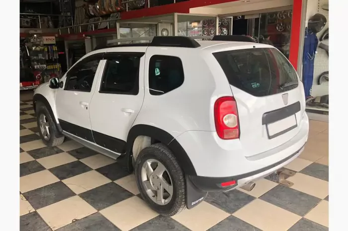 Накладки на арки гладкі (8 шт, пластикові) Dacia Duster 2008-2018 рр.