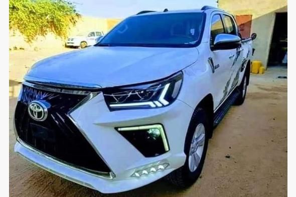 Передній бампер Lexus-design V2 Toyota Hilux 2015↗ мм.