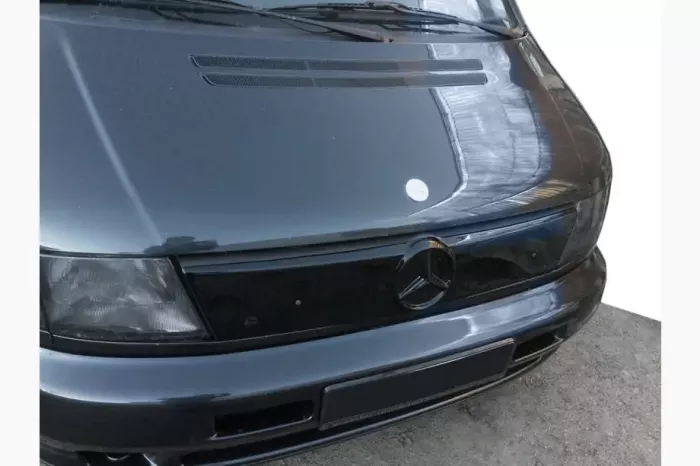 Зимова накладка на решітку Mercedes Vito W638 1996-2003 років.