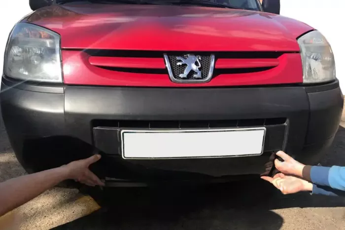 Зимова решітка (2003-2008) Peugeot Partner 1996-2008 років.