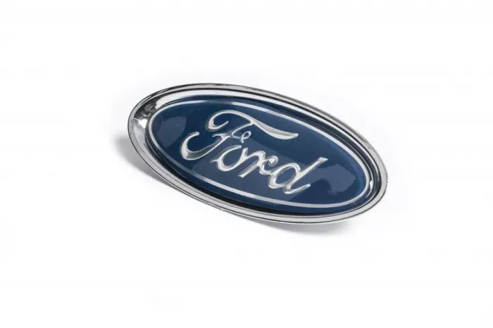 Емблема передня 2013-2017 112мм/47мм (на клямках+самоклейка) Ford Fiesta 2008-2017 рр.